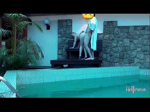 ❤️ Bulla ancillam ad piscinam invitat, sed fervido resistere non potuit Sluts at la.hentai-for.ru